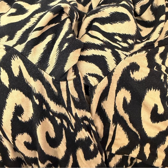 Boden Jersey Midi Dress Women 6 Black Ikat V‑Neck Long Sleeve Smocked Waist Cuff - Picture 12 of 12